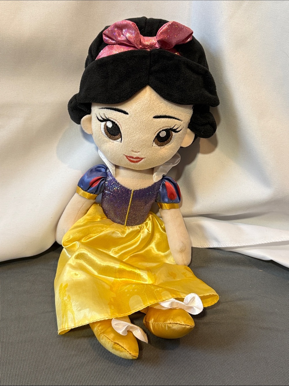 Disney Store - Snow White Plush